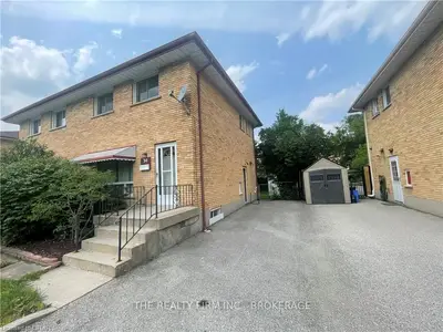 30 Madeira Drive, London East, On N5v 2m2