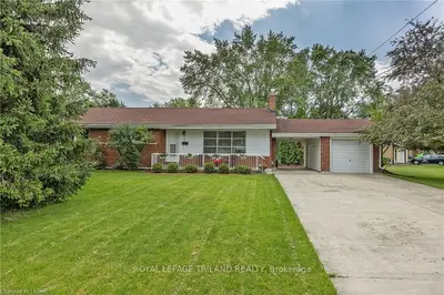 534 Hibiscus Avenue, London North, On N6h 3n9