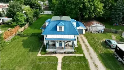 8 QUEEN Street E, Lambton Shores, ON N0N 1J0