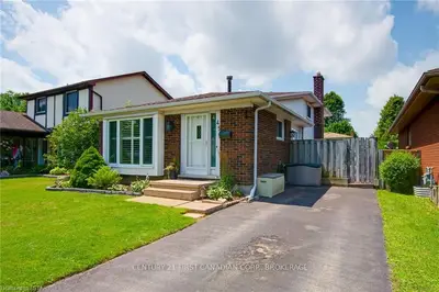 49 Lysanda Avenue, London South, On N5z 4l1