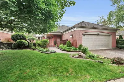 1018 Hunt Club Mews, London North, On N6h 4r7