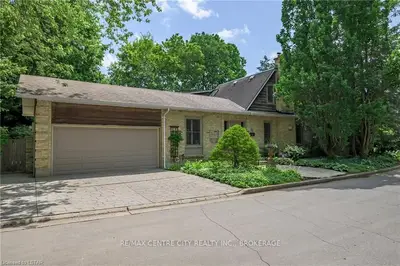 32 Victoria Street, London East, On N6a 2b2