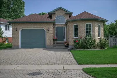 42 Stonehenge Road, London East, On N5v 4m5