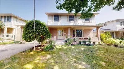 63 Four Oaks Crescent, London South, On N6j 4b6