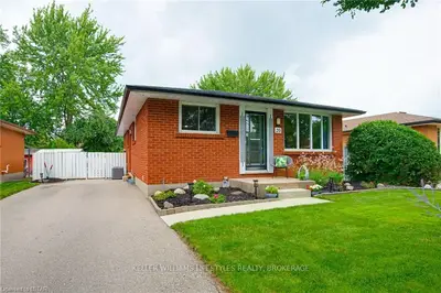 20 Masefield Crescent, London East, On N5v 1n1