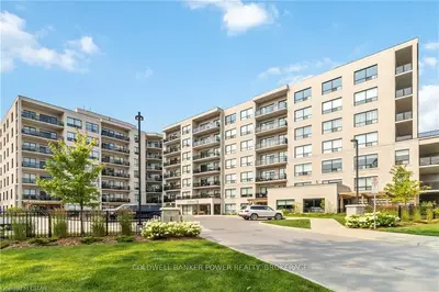 1200 Commissioners Road W 206, London South, On N6k 1c7