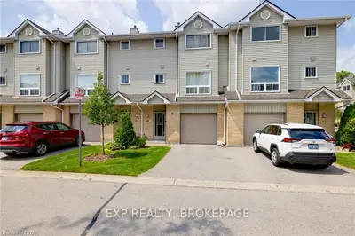 1990 Wavell Street 60, London East, On N5v 4n5