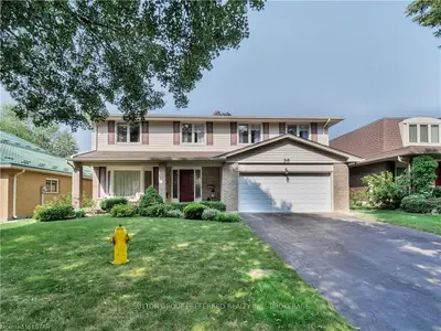 39 Farmington Crescent, London South, On N6k 3j2