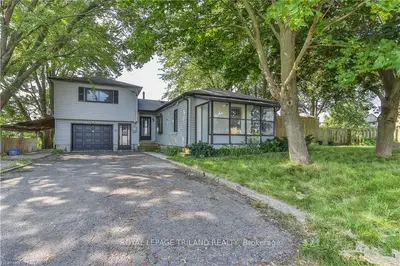 2053 Commissioners Road E, London South, On N6m 1e8