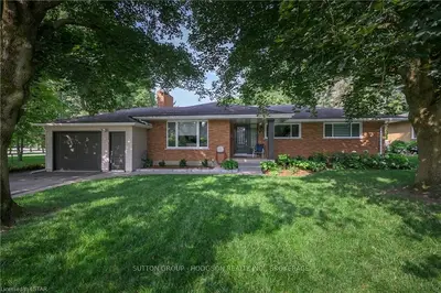 32 Biscay Road, London North, On N6h 3k9