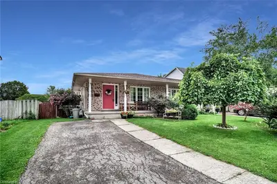 915 Thistledown Way, London North, On N6g 4z7