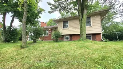59 S Almond Place, London South, On N5z 4e1