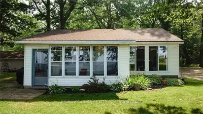 9712 LAKE Road, Kettle Point 44, ON N0N 1J1