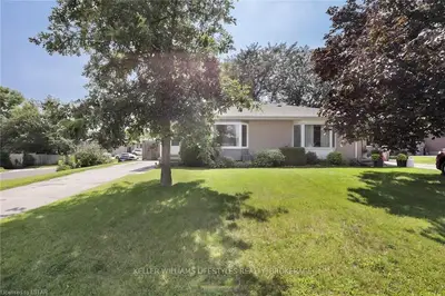 166 Park Street, Strathroy-caradoc, On N7g 3v8