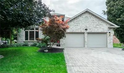 59 Wintergarden Road, London East, On N5y 5m3
