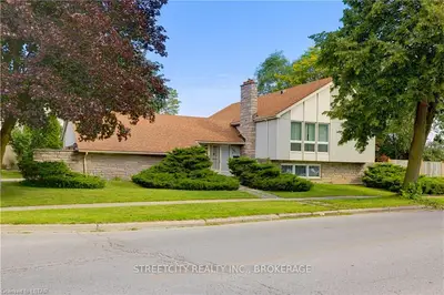 558 Village Green Avenue, London South, On N6k 1g4