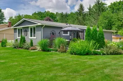 15 GLADSTONE Street, Huron-Kinloss, ON N0G 2R0