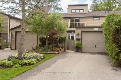 711 Woodcrest Boulevard, London South, On N6k 1p8