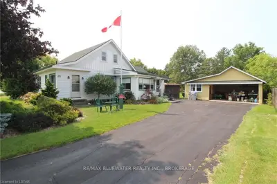 25 GILL Road, Lambton Shores, ON N0M 1T0