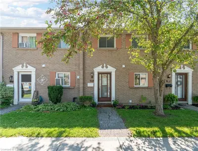 166 Southdale Road W 51, London South, On N6j 2j1