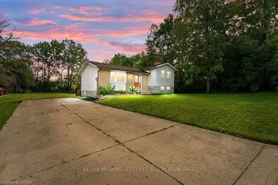 9 BAYLEY Street, Lambton Shores, ON N0N 1J0