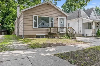 39 St Andrew Street, London North, On N6h 1z5