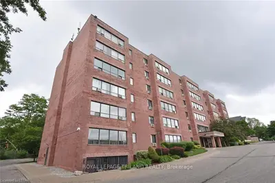 650 Cheapside Street 401, London East, On N5y 5j8