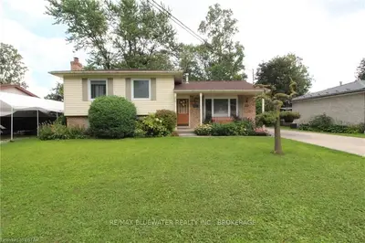 256 Victoria Street, North Middlesex, On N0m 2k0