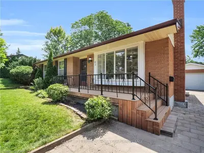 62 Mctaggart Crescent, London North, On N5x 2e3