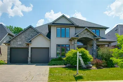 215 Pebblecreek Walk, London North, On N6g 0k3