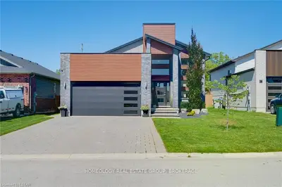 7 Connor Avenue, Strathroy-caradoc, On N7g 0e8