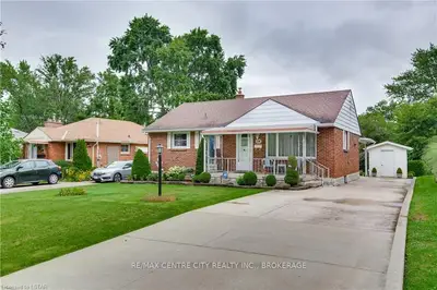 216 TROWBRIDGE Avenue, London South, ON N6J 3M3