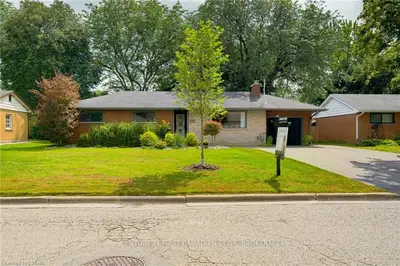 21 SUNRAY Avenue, London South, ON N6P 1B6