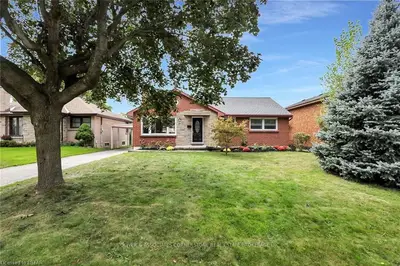19 MARLA Crescent, London South, ON N6C 2N4