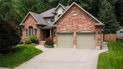 196 OPTIMIST PARK Drive, London South, ON N6K 4M2