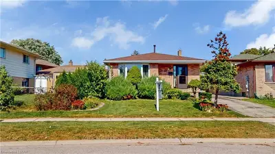 50 SUSSEX Crescent, London East, ON N5Y 5H2