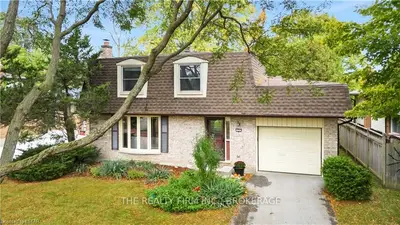 131 EDGEHILL Crescent, London North, ON N6G 2T5