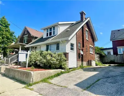 202 WHARNCLIFFE Road S, London South, ON N6K 2L1