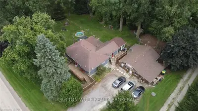 6523 INADALE Drive, Southwest Middlesex, ON N7G 3H4