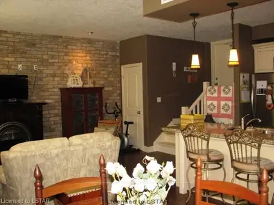 81 Broadway Street 101, Woodstock, On N4s 3a1