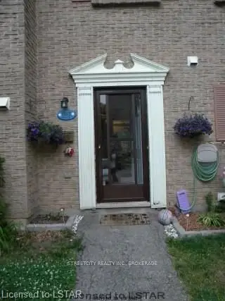 166 Southdale Road W 107, London South, On N5p 2p3