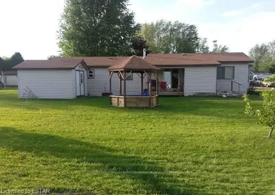 33 Oak, South-west Oxford, On, N0l 1c0