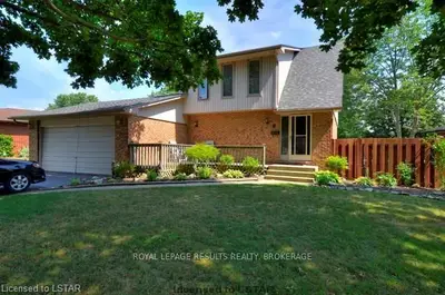 8 Devon Court E, Tillsonburg, On N4g 4k4