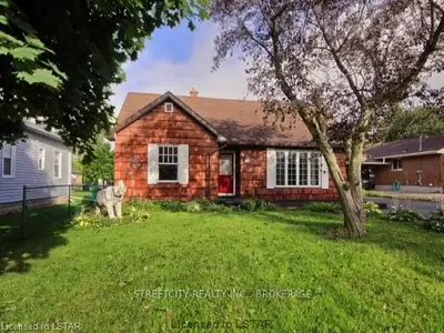 55 Holcroft Street, Ingersoll, On N5c 1b3