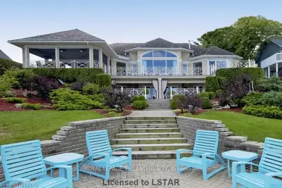 7416 BOND Road, Lambton Shores, ON N0M 2L0