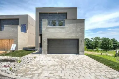 495 OAKRIDGE Drive 7, London North, ON N6H 0H2