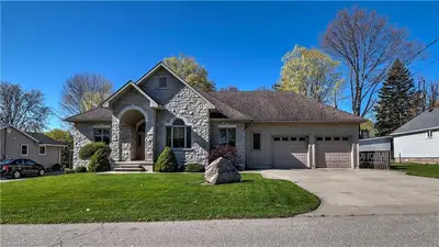 67 GREEN ACRES Crescent, Lambton Shores, ON N0M 1T0