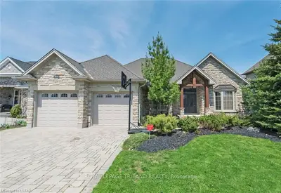 2042 VALLEYRUN Boulevard, London North, ON N6G 5M8