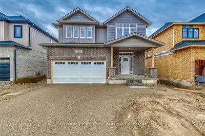 2436 LEEDS, London South, ON N6M 0G3