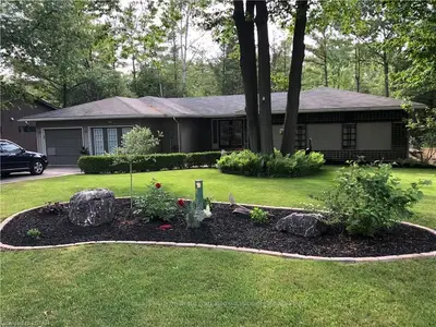 10150 JOHN Street, Lambton Shores, ON N0M 1T0